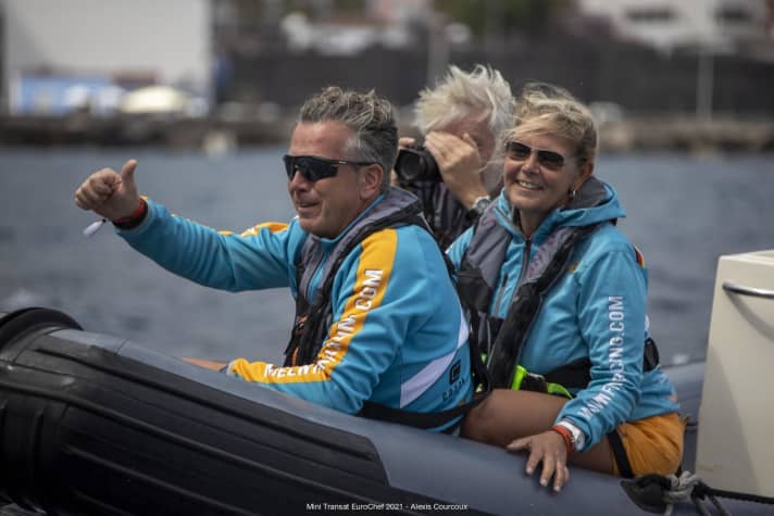  La famiglia di Melwin Fink al traguardo della prima tappa. I genitori sono già arrivati in Guadalupa e non vedono l'ora che arrivi il finale caraibico.