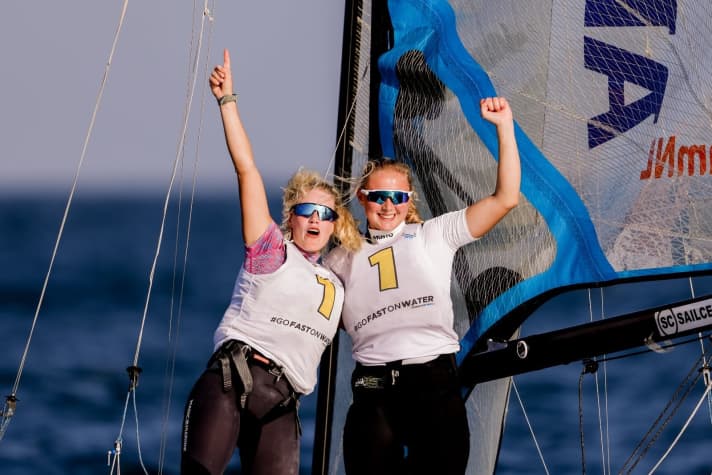   Le nuove campionesse del mondo 49erFX sono le olandesi Odile van Aanholt ed Elise Ruyter, proprio come i 49er uomini.