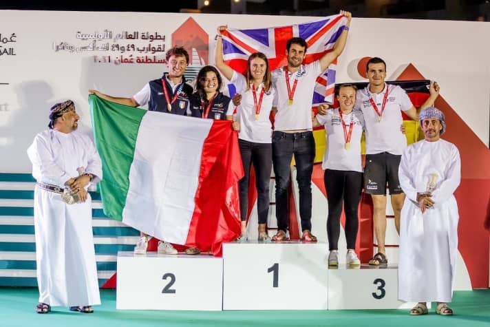   Die besten drei WM-Crews im Nacra 17. Paul Kohlhoff und Alica Stuhlemmer kannten den Weg auf den dritten Podestplatz schon von Olympia in diesem Sommer…