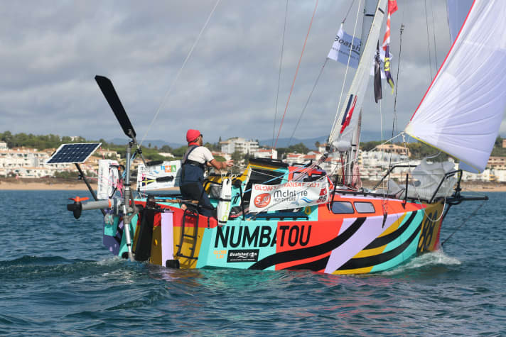   Unübersehbar, nicht nur aufgrund des Langfahrt-Equipments am Heck: die "Numbatou" von Etienne Messikommer
