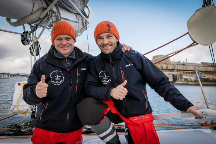   Romain Pilliard and Alex Pella (left) were so full of hope when they set off on their circumnavigation from east to west. The team spirit was obviously not up to the dramatic capsize: Spaniard Alex Pella has departed