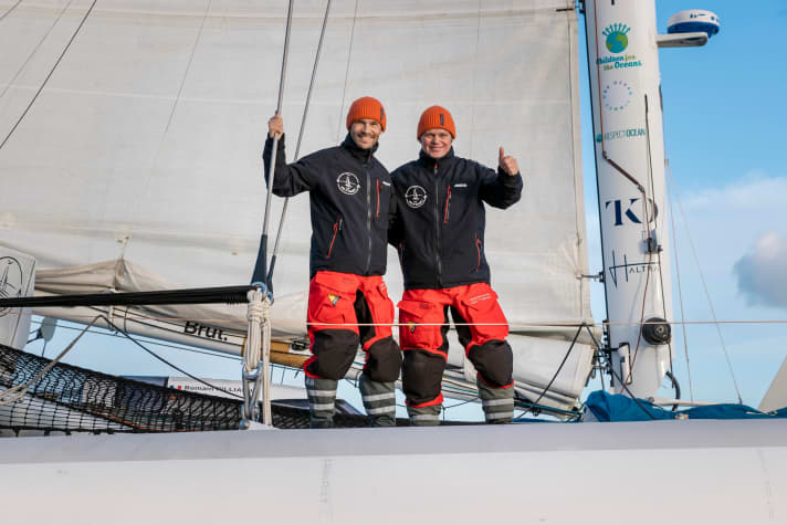   C'est avec tant d'espoir que Romain Pillard et Alex Pella ont entamé leur difficile tour du monde d'est en ouest. Reste à savoir si et comment ils pourront poursuivre leur route.