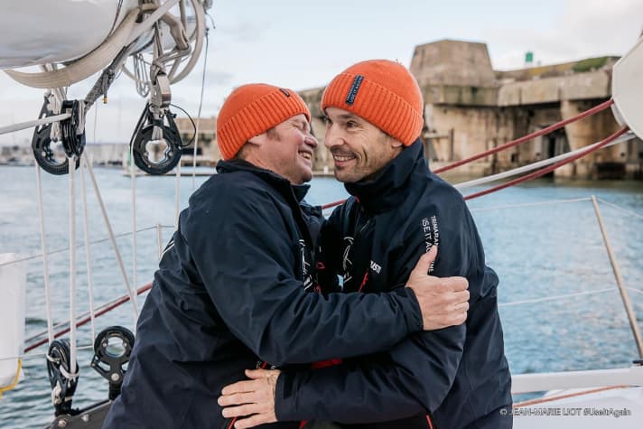   Il giro del mondo in barca a vela su una multi-missione: Romain Pillard (a destra) e Alex Pella