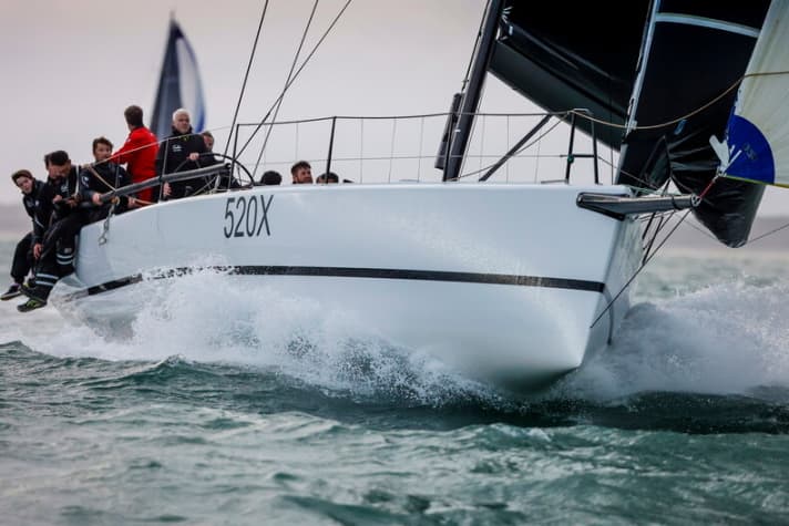   Auf David Collins IRC 52 "Tala" ist Campbell Field als Navigator im Einsatz