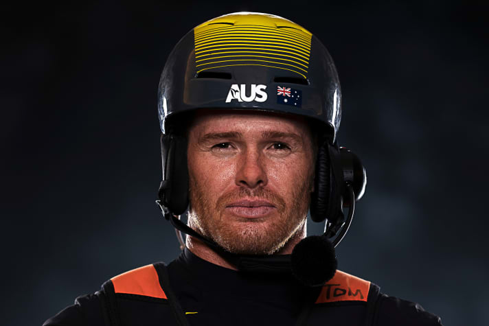 Neanche il migliore dei suoi mestieri è riuscito a evitare il rovesciamento degli australiani: Lo skipper e timoniere Tom Slingsby