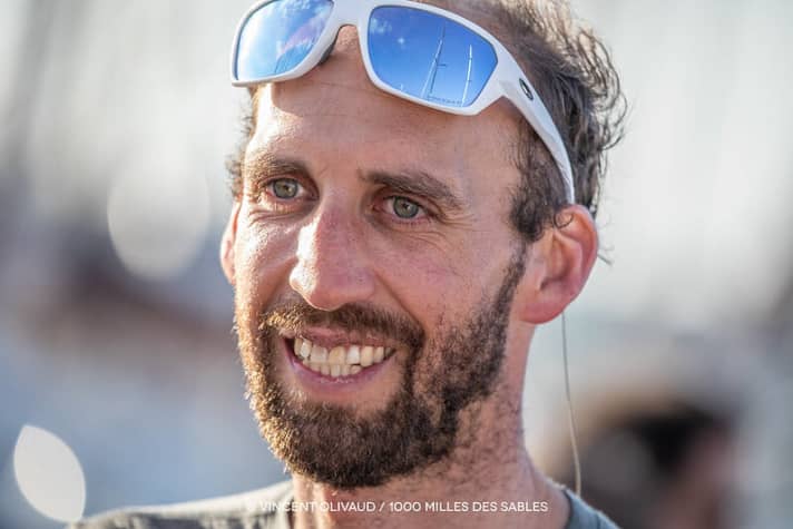   Lo skipper di "Banque du Léman" Simon Koster è sempre pronto a conquistare una posizione di rilievo nella Classe 40 e ha concluso la 1000 Milles des Sables al quarto posto.