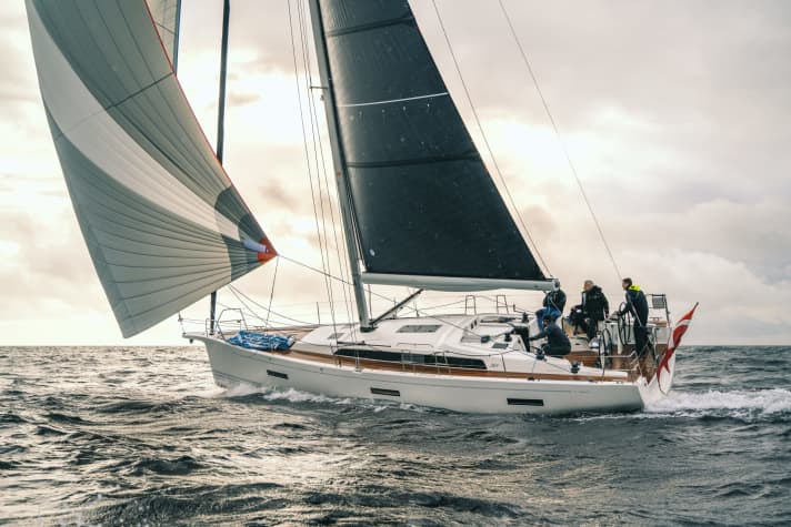   Hull length 12.67 m; width 3.99 m; weight 9.4 tonnes; price 426,600 euros