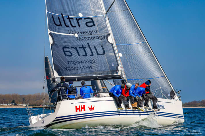   One of the most well-rehearsed teams this weekend: The "Sydbank" crew shone with their experienced jibing technique, which showed their many years of experience even at the start of the season