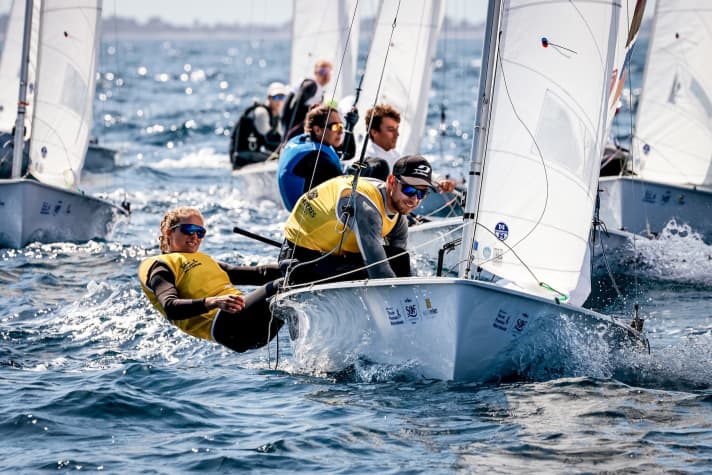   La coppia di 470 Luise Wanser/Philipp Autenrieth ha impressionato soprattutto per la sua velocità al largo di Hyères