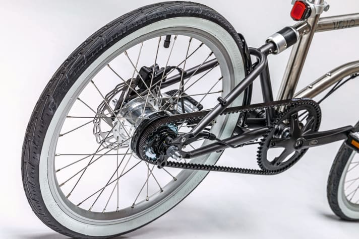   La trasmissione a cinghia dentata opzionale, anch'essa a bassa manutenzione e disponibile per Alfine 11 e Bike +, promette di ridurre lo sporco.