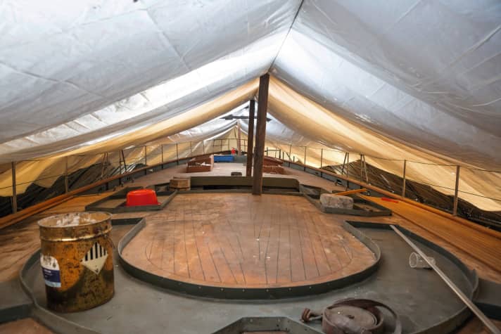   Das Deck wird saniert 