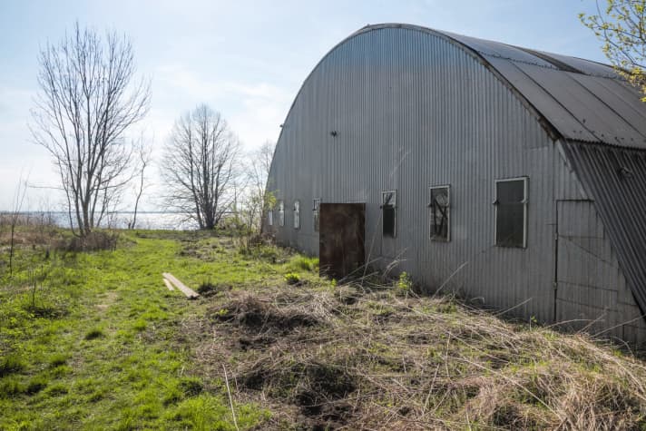   Un hangar come cantiere navale. Gli autocostruttori lo hanno anche assemblato da soli. Si trova in Polonia, accanto all'Oder