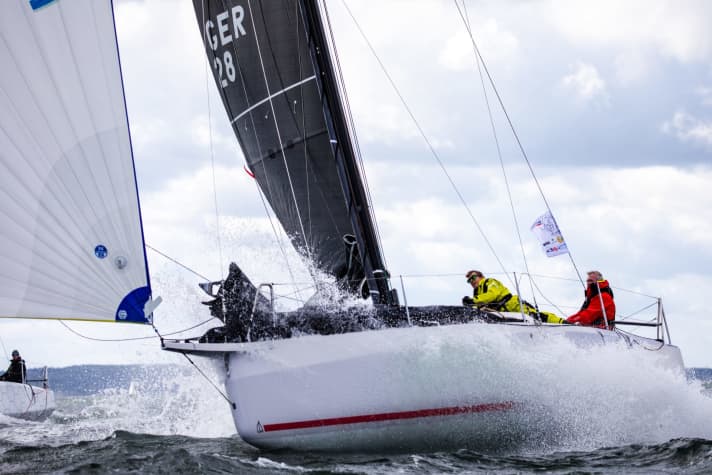   Schon beim Start herrschte Druck in der Luft, den hier Uwe Barthel und Sverre Reinke auf der Dehler 30 od "Joint Venture" zu spüren bekommen