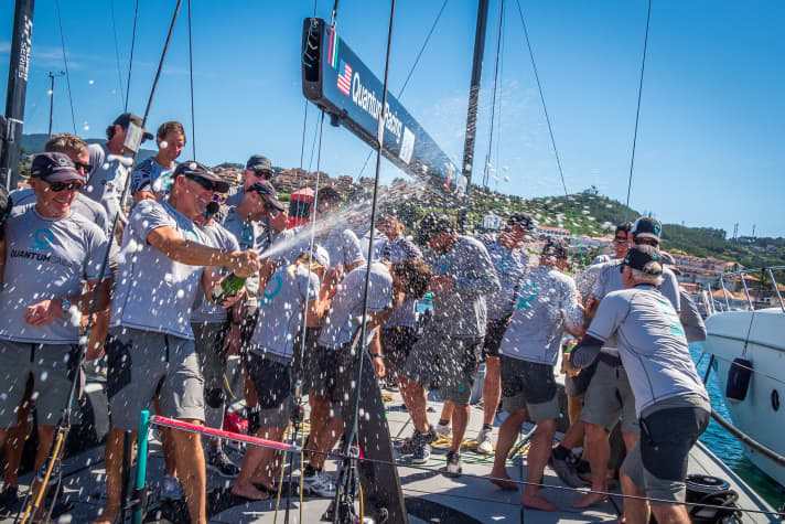   Die Siegerfeier des Teams Quantum Racing, das dieser Saison zum Auftakt den ersten Stempel aufdrückte