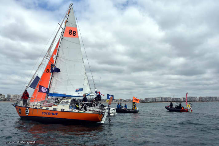   Kleines Empfangskomitee. In Les Sables-d'Olonne ist man rückkehrende Weltumsegler gewöhnt. Doch kaum einer wird noch drei Jahre und elf Monate nach dem Regattastart erwartet