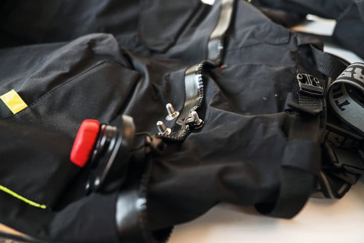   The screw plate reliably seals the 360° RV