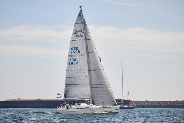 Ici, l'équipage de "Maila" se prépare encore à prendre le départ de la course qu'il va remporter sur le petit tour.