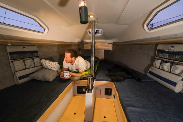   Auch die Bewohnbarkeit der Testkandidaten wurde unter die Lupe genommen. Hier die Sailart 19 unter Deck