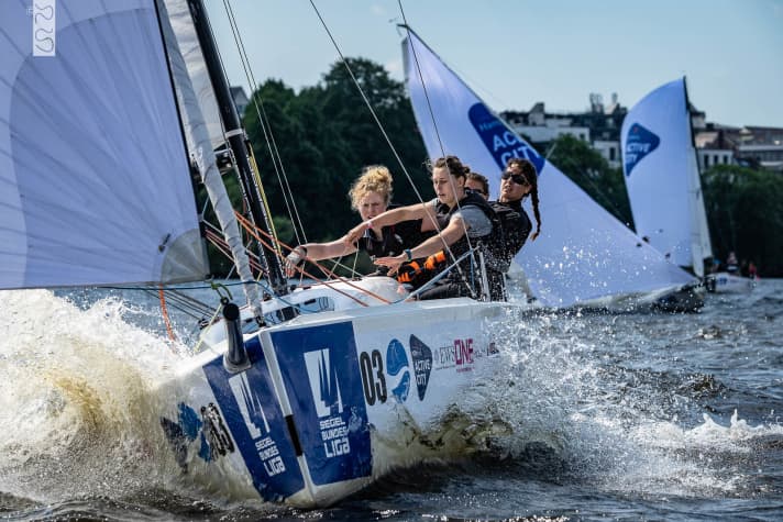   La frénésie des régates sur l'Alster ...