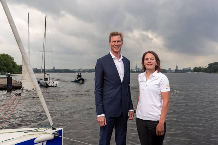   Susann Beucke with Thorsten Meincke, Member of the Management Board for Global Air and Ocean Freight at DB Schenker, in Hamburg