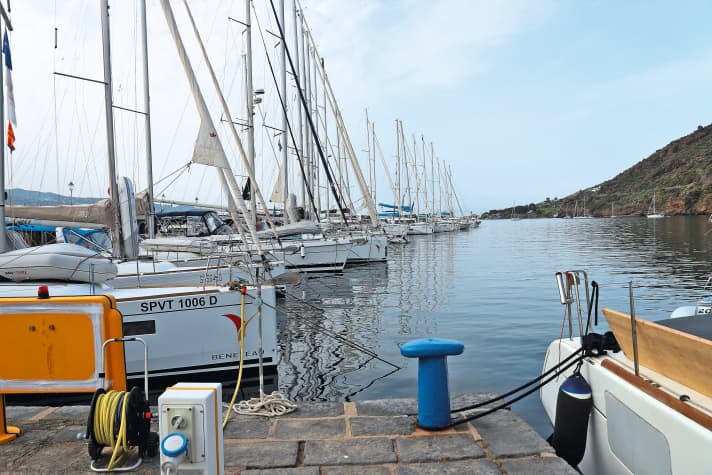   4. Salina La marina est protégée derrière une jetée. De là, on peut facilement se rendre à pied dans la vieille ville, qui vaut le détour.