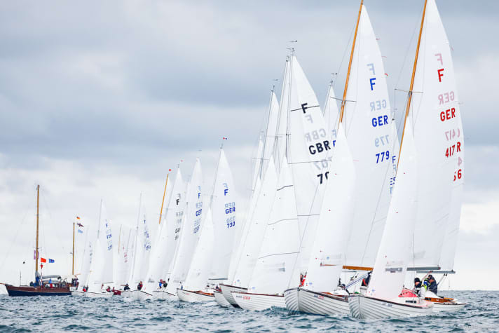   Wettfahrtstart der Folkeboote am zweiten Tag des Gold Cups zur Kieler Woche