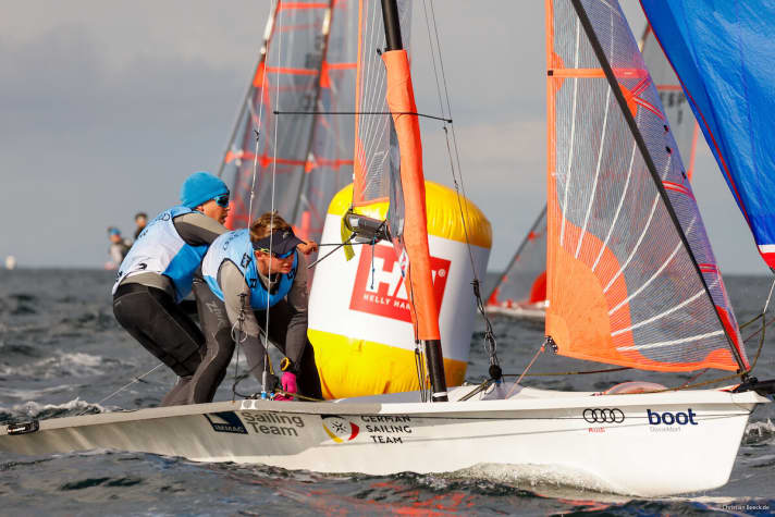   Carl Krause and Max Georgi from Rostock will start the final day of the 29er Euro Cup on Tuesday in blue jerseys as the first pursuers of the leading New Zealanders