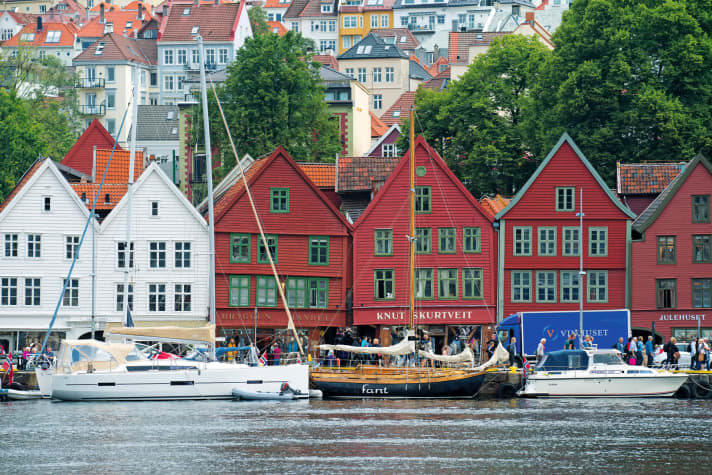   Der alte Handelshafen in Bergen. Solch ent­fern­te Ziele werden dank Kettentörn erreichbar