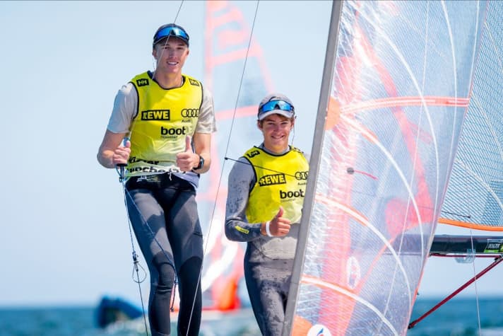   Im Euro Cup der 29er gewannen die Kiwis George Lee Rush und Sebastian Menzies auf dem von Holger Jess gecharterten Boot "Günther". Als bestes deutsches Team segelten Carl Krause und Max Georgi auf Platz zwei. Die Vorjahressieger Anton und Johann Sach erwischten keinen guten letzten Tag und rutschten noch auf Platz sieben zurück