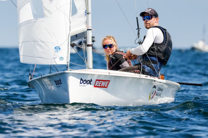   Luise Wanser et Philipp Autenrieth ont débuté la semaine de Kiel avec une victoire en course dans la flotte olympique des 470 mixtes, qui s'est rapidement renforcée.