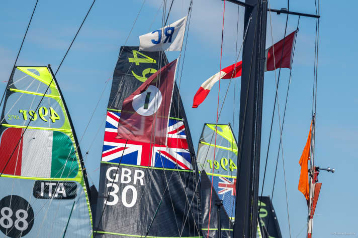   Startverschiebung! Die Flagge des Tages …