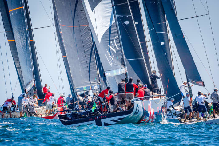   An dieser Szene ist gut zu erkennen, wie eng es schon bei den Starts in der 52 Super Series zugeht