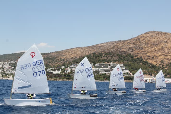   Oltre all'allenamento a squadre, sono stati effettuati i primi confronti internazionali in regate di allenamento con un massimo di 200 partecipanti.