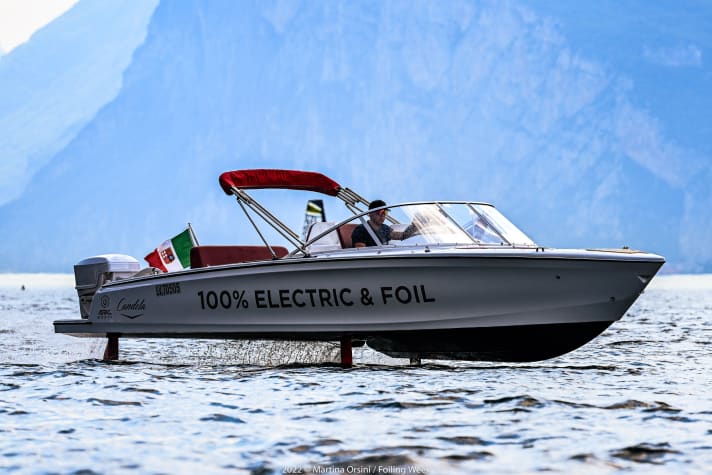   Für die Besucher gab es einiges zum Ausprobieren und Bestaunen, auch foilende E-Motorboote