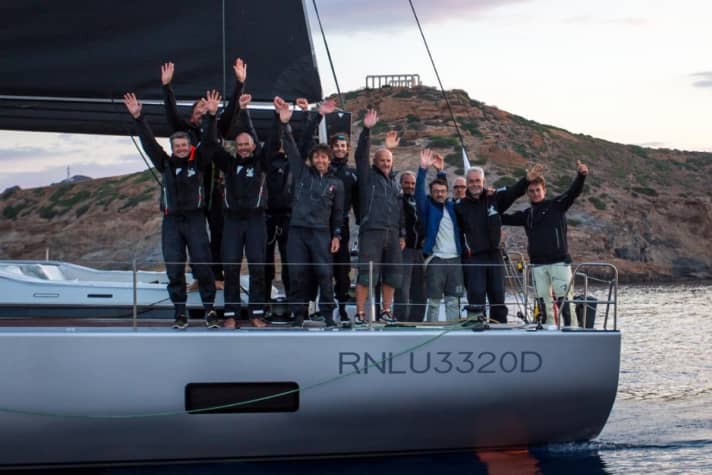   Die "Hagar V"-Crew nach dem Zieldurchgang im Aegean 600