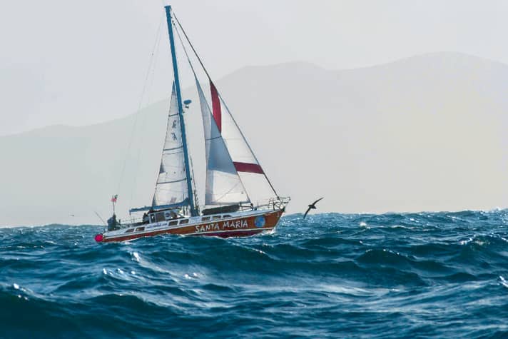   In rauer See: Die Reinke "Santa Maria" von Eigner Wolf Kloss vor Kap Hoorn. Das Modell nennt sich Hydra