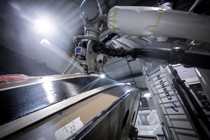 I fogli durante la produzione con un robot di laminazione