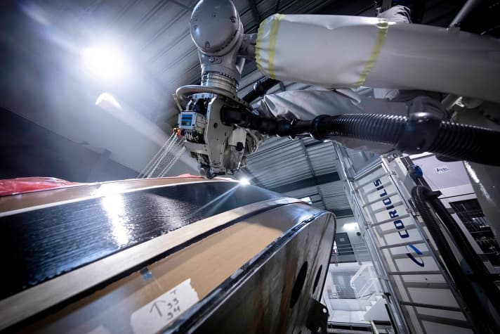 Die Foils während der Produktion mit Laminier-Roboter