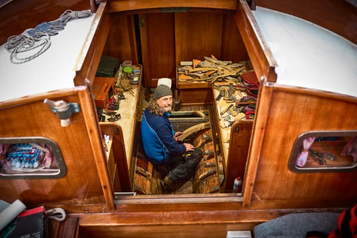 Extensive work on the "Pille" built by Abeking & Rasmussen in 1962. The owner can commission, co-operate or carry out the work completely himself with loaned equipment