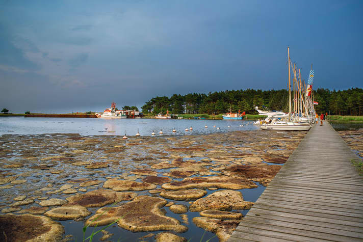 The Darßer Ort harbour has been temporarily closed time and again. With the completion of the Prerow island harbour, it is expected to be history by the end of 2023: it will be dismantled and renaturalised.