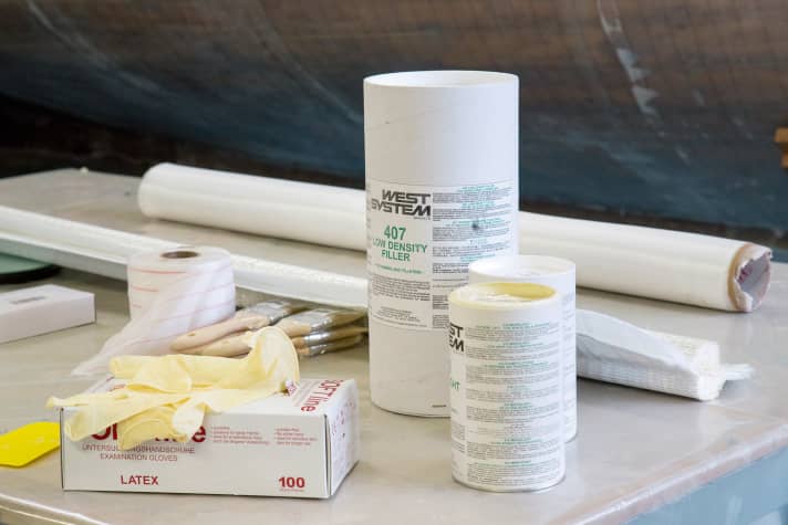 Le contact de la résine avec la peau doit être évité