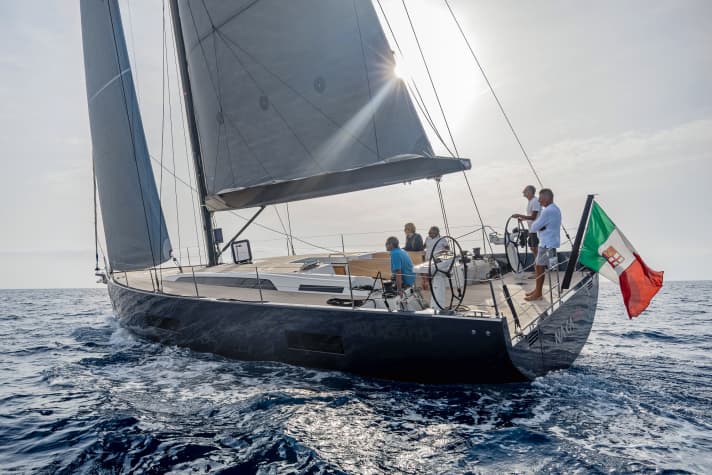 De belles lignes excitantes sur le Solaris 50