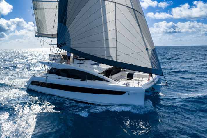 yacht/a50sail-exterior-running-sails-up-aquila-11-kopie_2aaefc0c93f55c0f8660e7b9c3897311