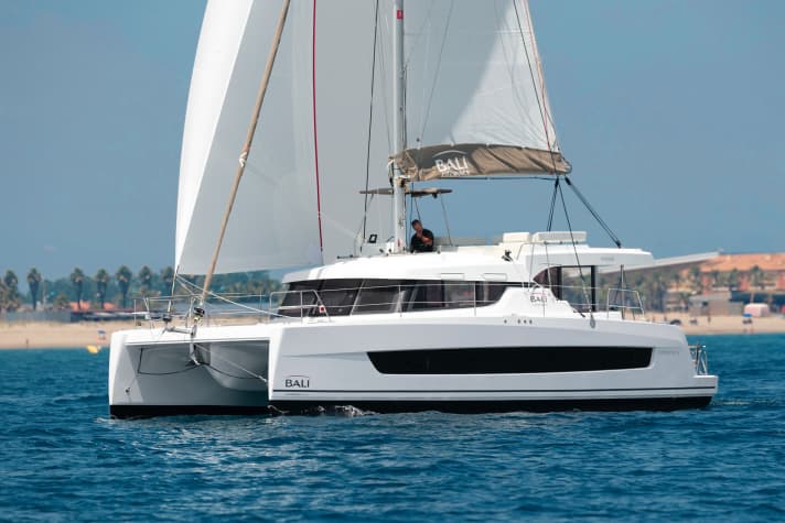 Recognisable: high freeboards, large deckhouse, many windows