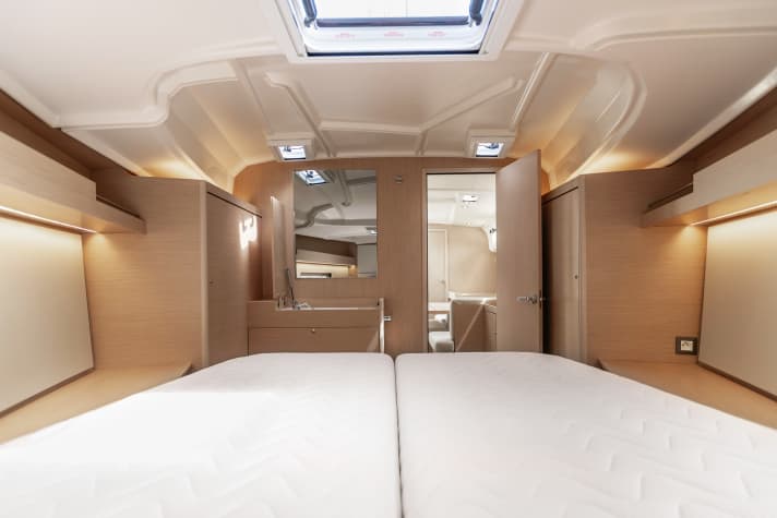 Luxury for the owners in the foredeck - even with their own bathroom on request