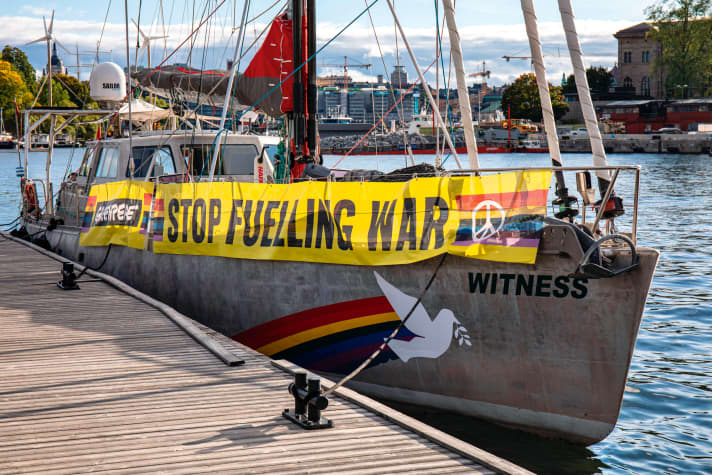 Die internationale Umweltschutzorganisation Greenpeace kann nicht nur auf ihre berühmte „Rainbow Warrior“ zurückgreifen. Seit 2021 steht ihr auch eine 22-Meter-Segelyacht zur Verfügung