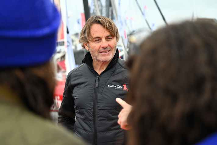 Yannick Besatven ist Profiskipper und segelt aktuell für das Team Maitre Coq. 2021 gewann er die Vendée Globe. Zuvor hatte er bereits mehrere Transat-Rennen für sich entscheiden können.