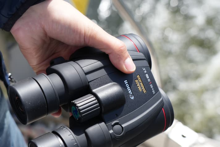 Sits comfortably in the hand, but weighs 1.1 kilograms: Canon 10x42L IS