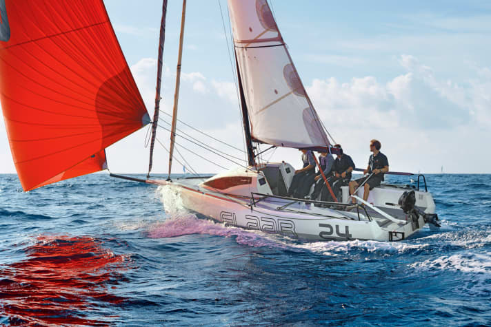 Sailing the FLAAR 24 by FLAAR BOATS, Yacht Designer Déry Attilával. Quantum sails § European Yacht of the Year 2024, Ludovic Fruchaud IMACIS