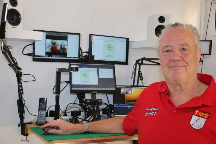 Andreas Konrad nel suo "studio webinar".